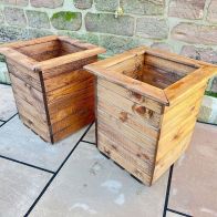 See more information about the Windsor Garden Planter Set by Charles Taylor
